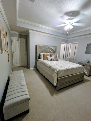 3 bedrooms, desk, iron/ironing board, free WiFi