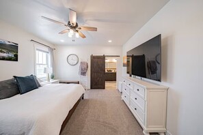 4 bedrooms, desk, iron/ironing board, travel crib
