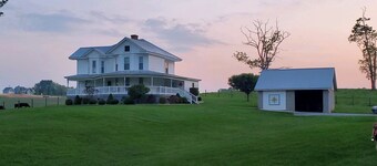 Charming 3 bedroom Farmhouse in beautiful Piney Creek