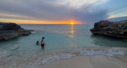 Spacious 4-bedroom villa with 90ft dock in Bimini Bay Resort