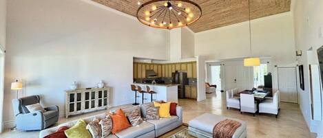 Una televisión, un reproductor estéreo