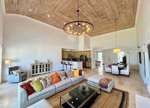 TV, stereo - Spacious 4-bedroom villa with 90ft dock in Bimini Bay Resort (Bailey Town)