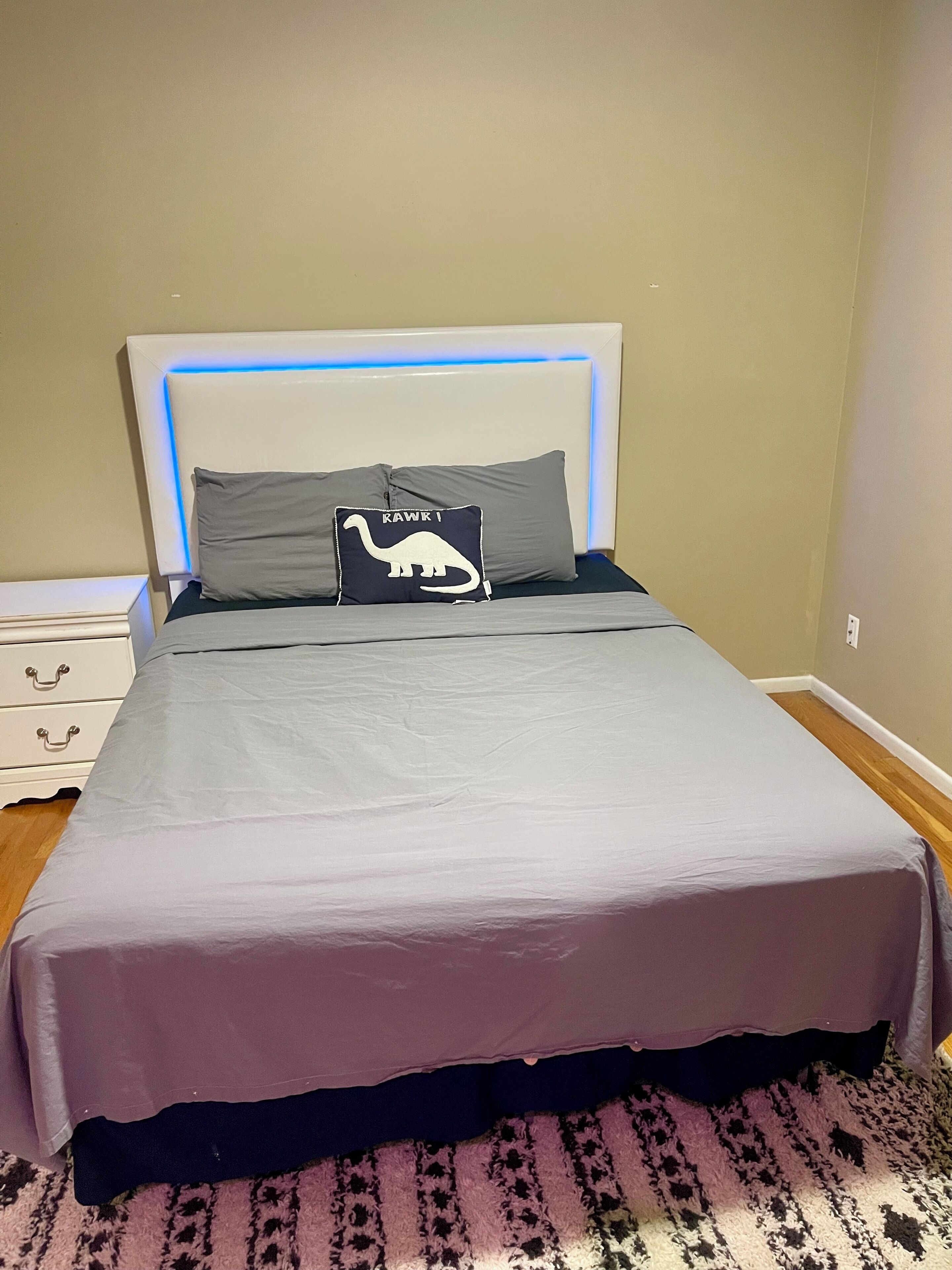 Iron/ironing board, Internet, bed sheets