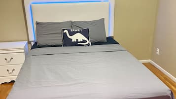 Iron/ironing board, Internet, bed sheets