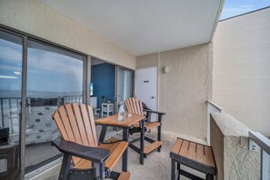 Terrace/patio - Beachfront condo with pool, private balcony, perfect for families. (Gulf Shores)