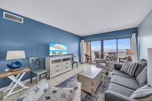 Smart TV, DVD player, books, computer monitors - Beachfront condo with pool, private balcony, perfect for families. (Gulf Shores)