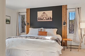 4 bedrooms, iron/ironing board, travel crib, free WiFi