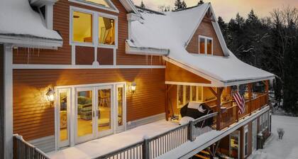 Eagles Nest: Indoor Hot Tub | Sleep 13 | Barn