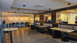 A modern restaurant with wooden flooring, high tables, and booths. - Lovely 3-bedroom lodge with fitness room in Park City (Park City)