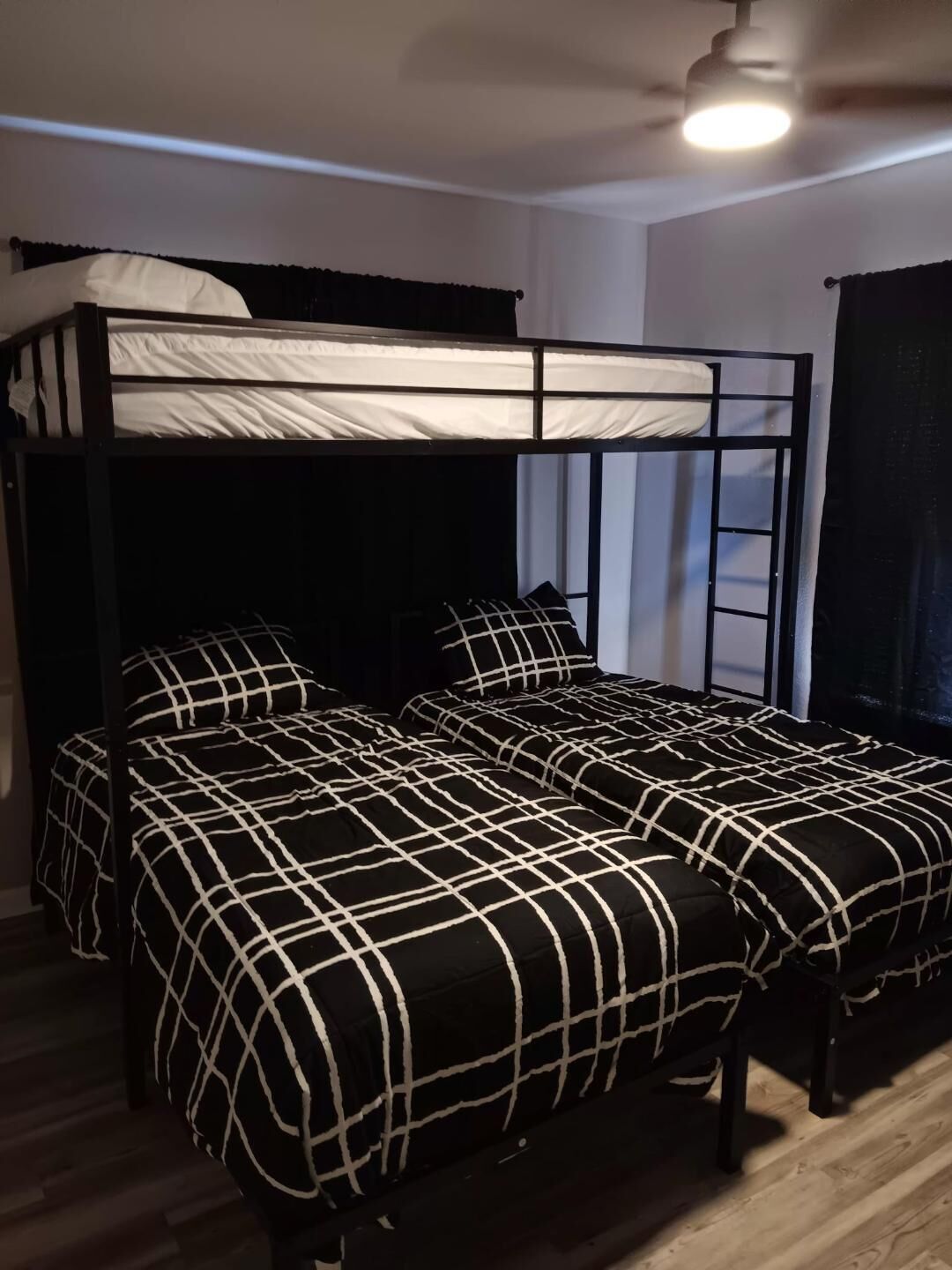2 bedrooms, iron/ironing board, internet, bed sheets