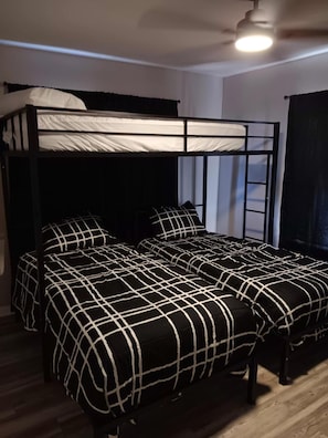 2 chambres, fer et planche à repasser, accès Internet, draps fournis