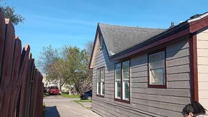Property grounds - REALLY CUTE REMODELDED 2 BR HOME, Corpus Christi CH/A.CLOSE TO REFINERIES, I37 (Corpus Christi)