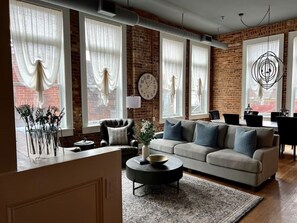 Smart TV - Downtown GVL Loft-Style Condo in Historic Building (Greenville)