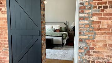 2 bedrooms, iron/ironing board, WiFi (free), bed sheets