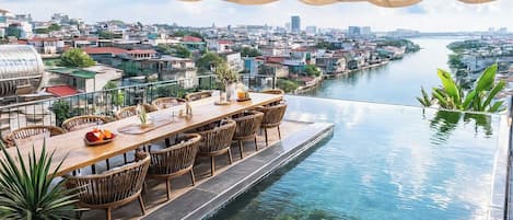 Frette Italian sheets, premium bedding, down duvets, memory-foam beds