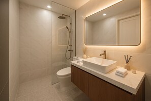 Shower, hydromassage showerhead, designer toiletries, hair dryer - SkyMaison Hanoi Rooftop Hotel (Hanoi)