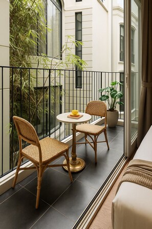 Frette Italian sheets, premium bedding, down duvets, memory-foam beds - SkyMaison Hanoi Rooftop Hotel (Hanoi)