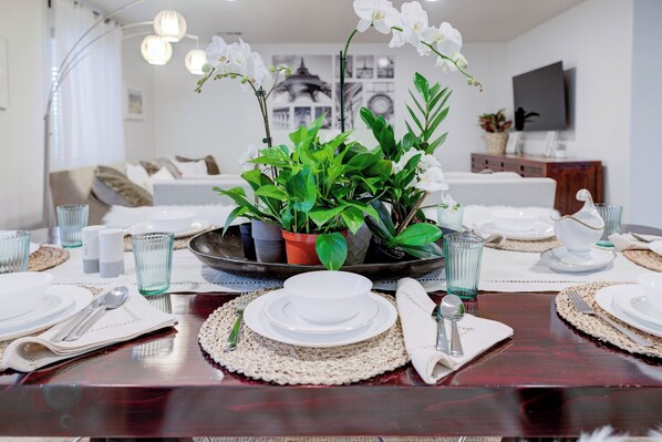 Dining - LA Urban Retreat – Easy Access to SoFi, DTLA & USC (Los Angeles)