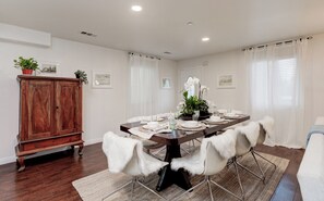 Dining - LA Urban Retreat – Easy Access to SoFi, DTLA & USC (Los Angeles)