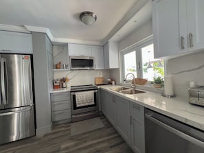 Coffee/tea maker, fridge, microwave, oven - Luxury Coastal Villa: Private Pool - Beach - Resort Style (Dorado)