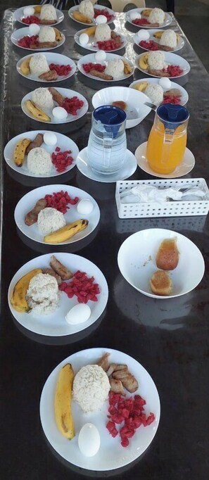 朝食 (郷土料理)、毎日提供 (有料)