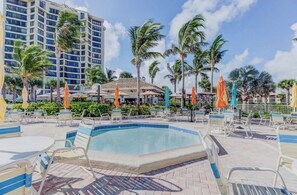Pool - 2-bedroom condo in perfect Ocean Village Fort Pierce (Fort Pierce)