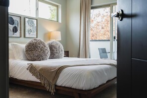 3 bedrooms, iron/ironing board, travel cot, free WiFi - Pristine & Beautiful  3b2b Townhouse in West Seattle (Seattle)