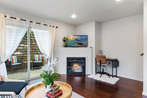 Smart TV, fireplace - Pristine & Beautiful  3b2b Townhouse in West Seattle (Seattle)