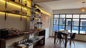 Free daily cooked-to-order breakfast