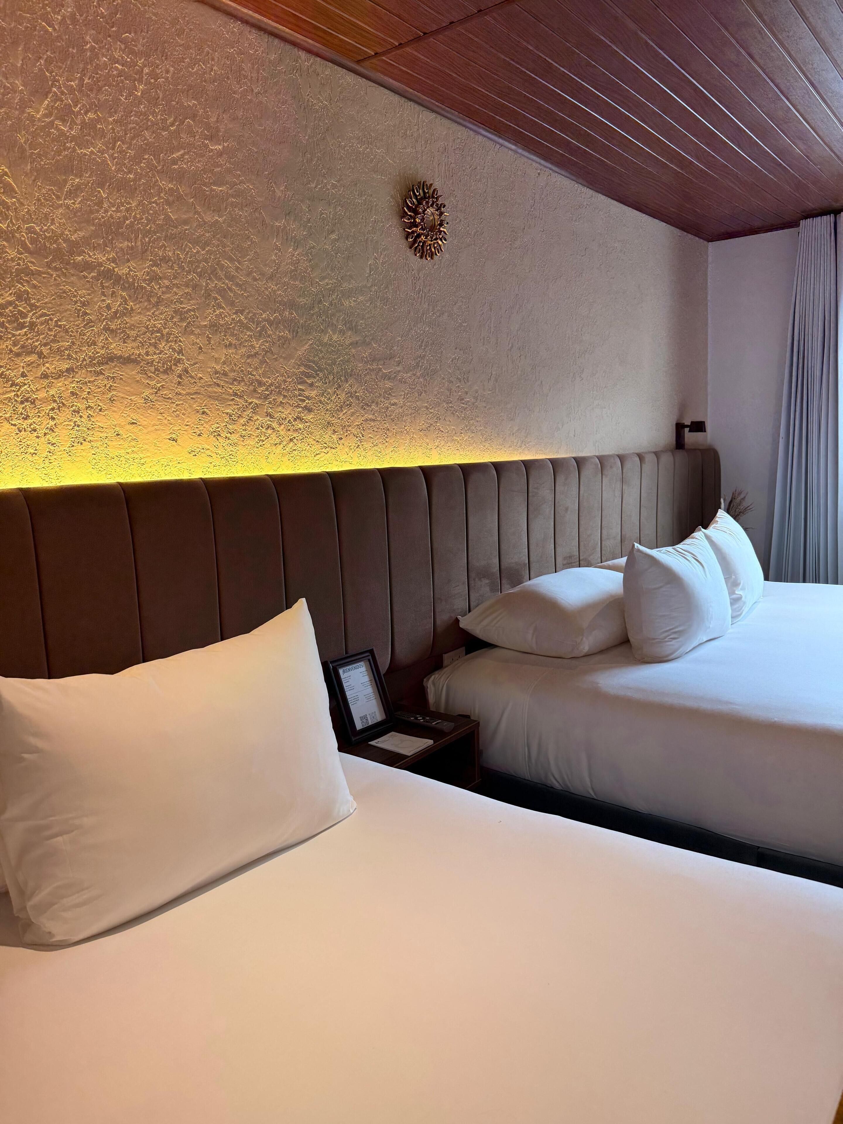 Familiekamer, uitzicht op stad | Een kluis op de kamer, verduisterende gordijnen, geluiddichte muren