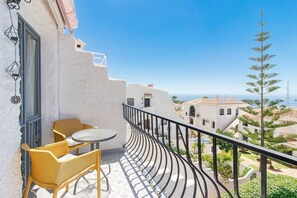Outdoor dining - Capistrano Village, 2 bedroom duplex (Nerja)
