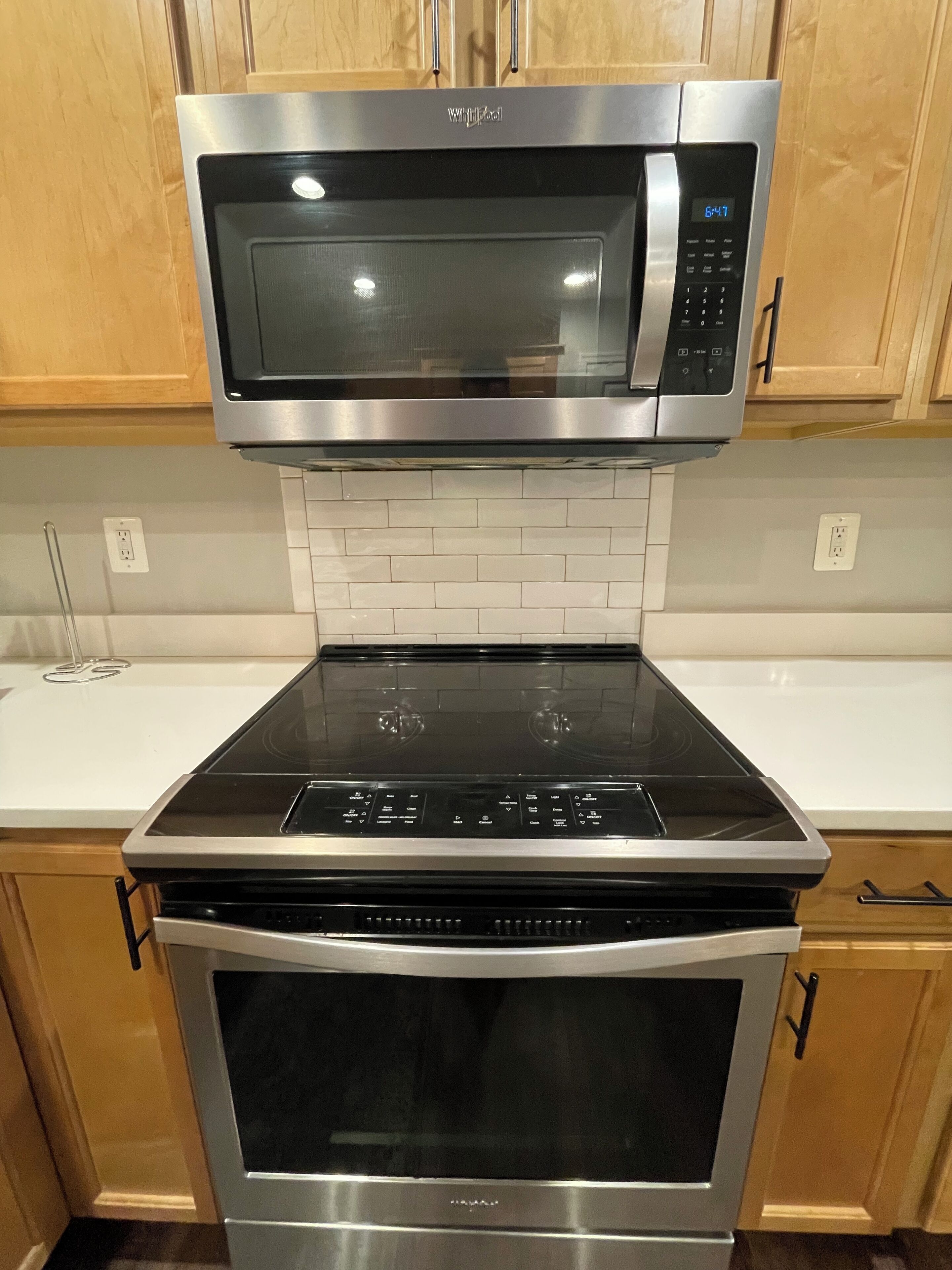 Mikrobølgeovn, ovn, kokeplater og oppvaskmaskin