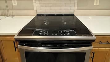 Mikrowelle, Ofen, Herdplatte, Geschirrspüler