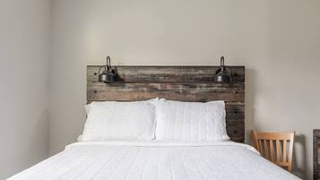 4 bedrooms, desk, iron/ironing board, travel crib