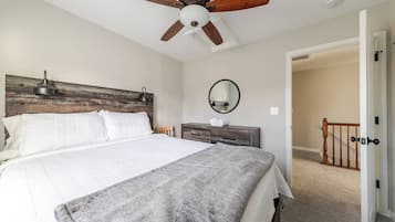 4 bedrooms, desk, iron/ironing board, travel crib