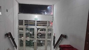 A clean, tiled entrance area with a metal gate and a bench. - Cozy Studio in the Heart of Rio (Near Lapa) (Rio de Janeiro)