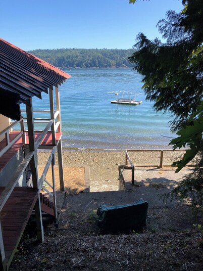 Waterfront Cottage on Hood Canal - rustic character-building 1-bed in Belfair