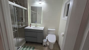 ヘアドライヤー、ビデ、タオル、石鹸