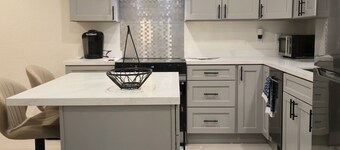 Cozy luxury-1 bedroom guest suite in Concord -walk to BART-close to Mt Diablo.