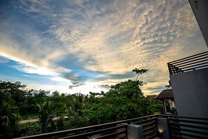 Property grounds - Ovinya Villa - Peaceful family villa near historic Galle town and beach (Galle)