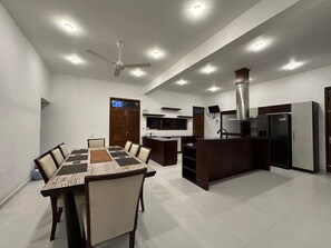 Dining - Ovinya Villa - Peaceful family villa near historic Galle town and beach (Galle)