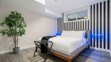 Iron/ironing board, travel crib, WiFi, bed sheets