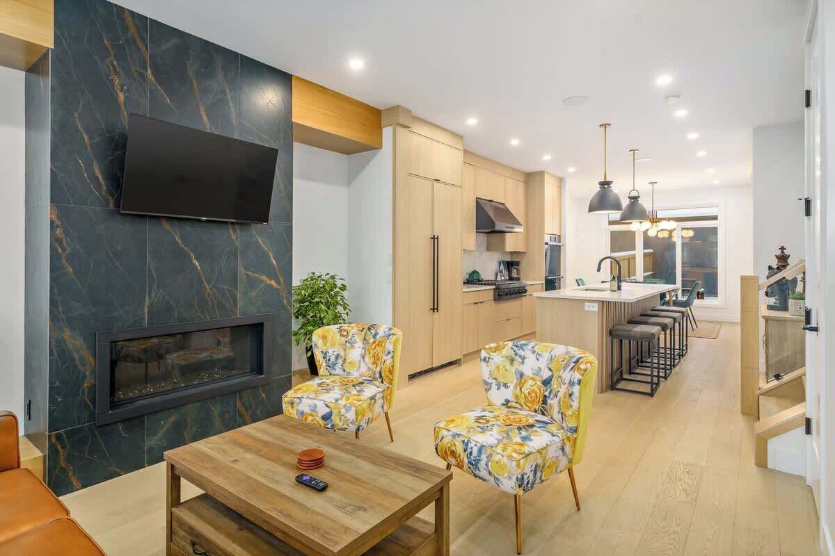 TV, fireplace, offices