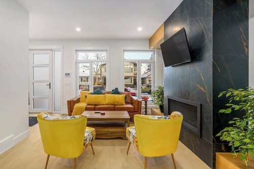 Trendy Bridgeland | Fireplace | King Beds | AC