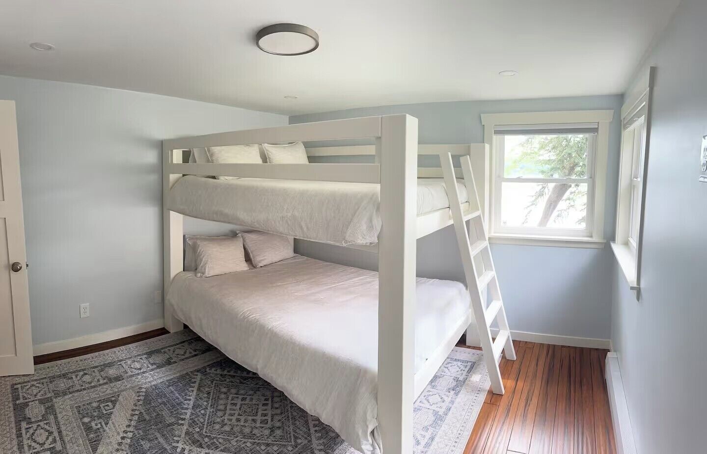 2 dormitorios, tabla de planchar con plancha, wifi y ropa de cama