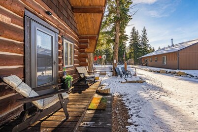 Quiet Log Cabin • Gazebo • Near River and Trails