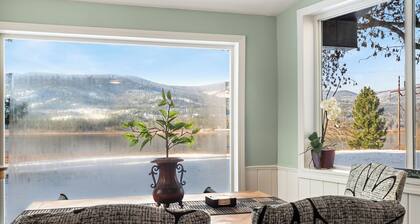 MacArthur Lakefront • Sunroom • Sleeps 6