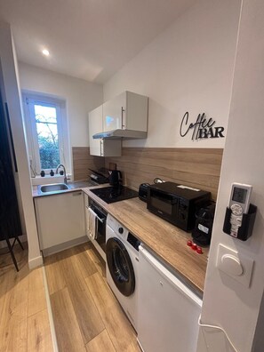 Microwave, oven, stovetop - Garden Suite Paris Alfortville Metro - 10 min from Paris (Alfortville)