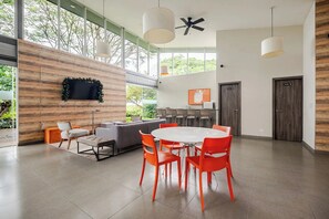 Interior - Tropical Nest - Modern Gated Home w/ Community Pool Near SJO. Pet-Friendly! (Guácima)