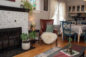 Dining - Quiet & Charming Home - Perfect for Extended Stays (Greater Sudbury)